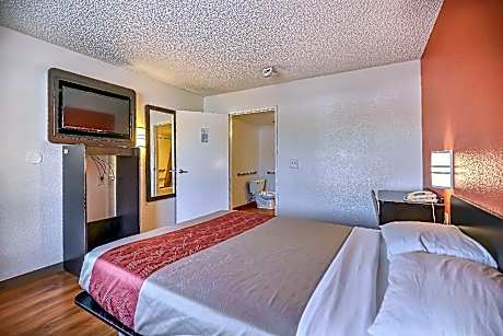 1 Queen Bed | ADA/RI Shower