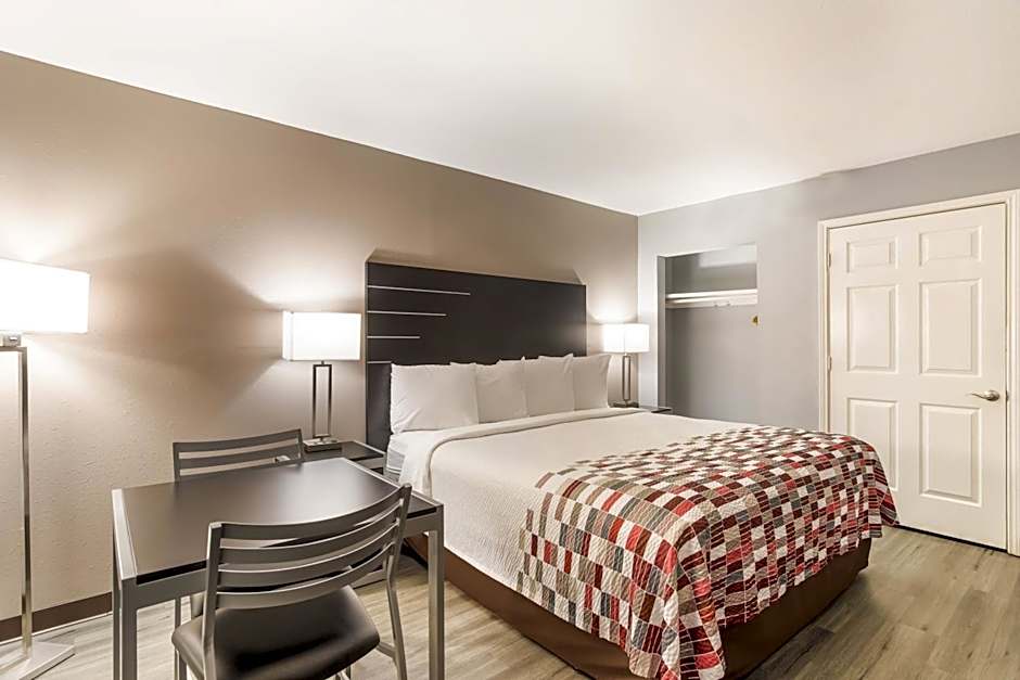 Photo 1 of 4 of Deluxe 1 King Bed, Accessible