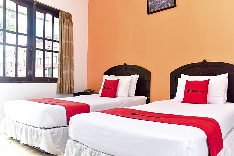 RedDoorz Plus @ Tirta Kencana Hotel