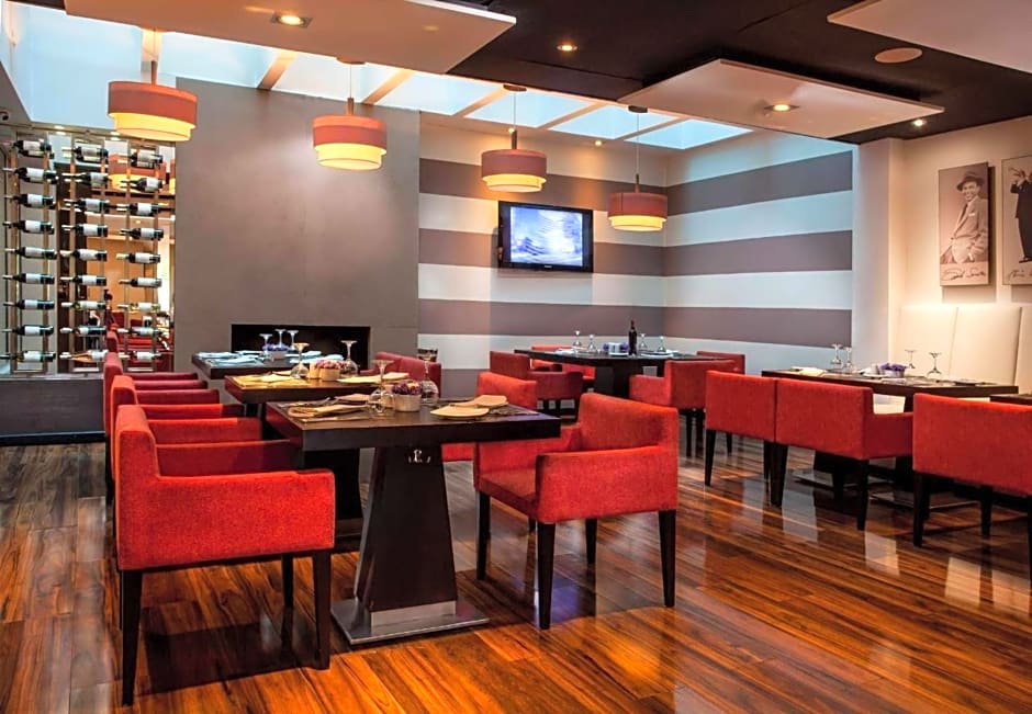 Blue Doors Jazz Apartments