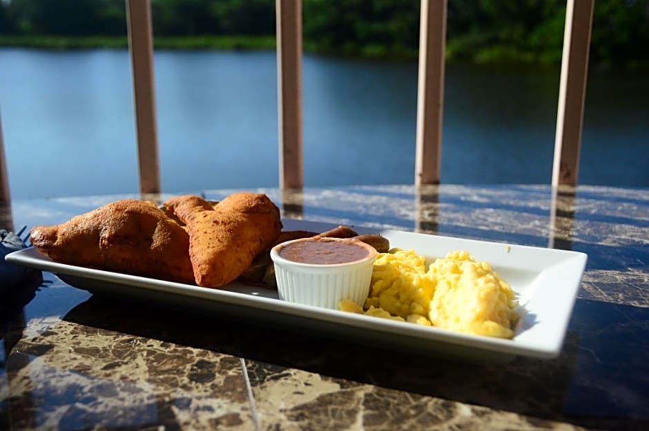 Lamanai Landings Hotel and Marina