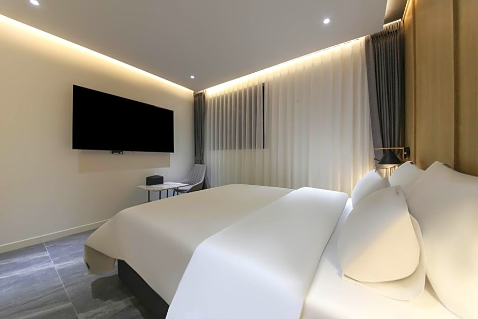 Brown Dot Hotel Pyeonghwa plaza