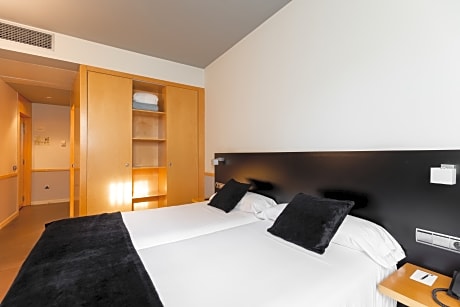 DOUBLE OR TWIN STANDARD ROOM