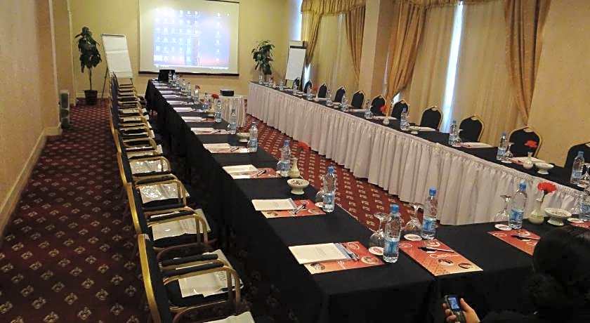 Le Grande Plaza Hotel