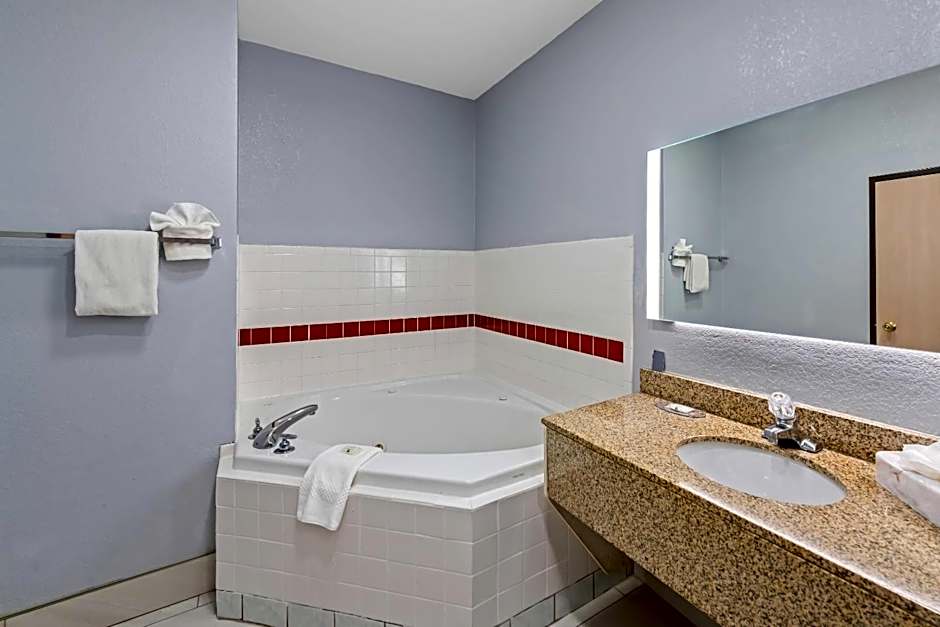 Quality Inn & Suites Manhattan