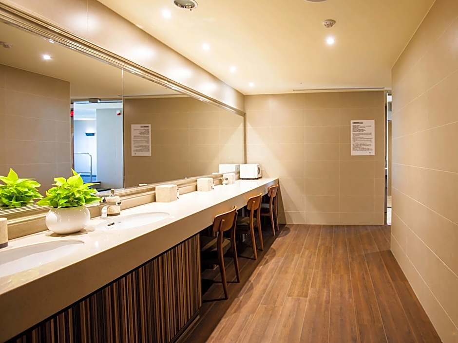 Taichung Harbor Hotel