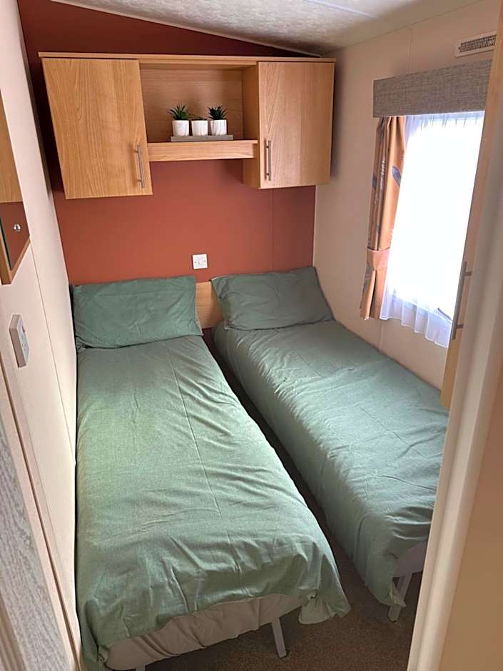 Phoenix caravan hire, Trecco bay