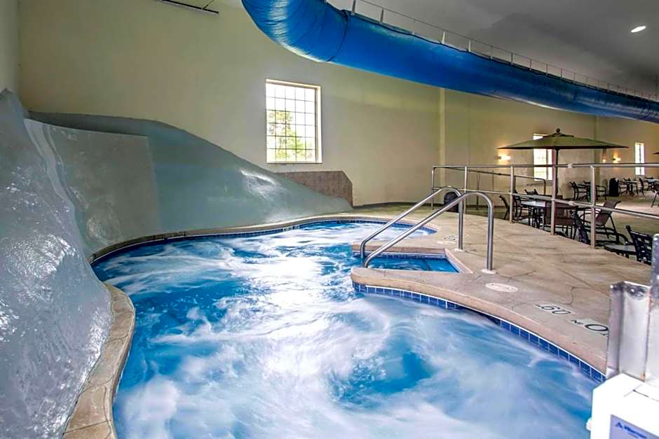 Comfort Suites Johnson Creek Conference Center