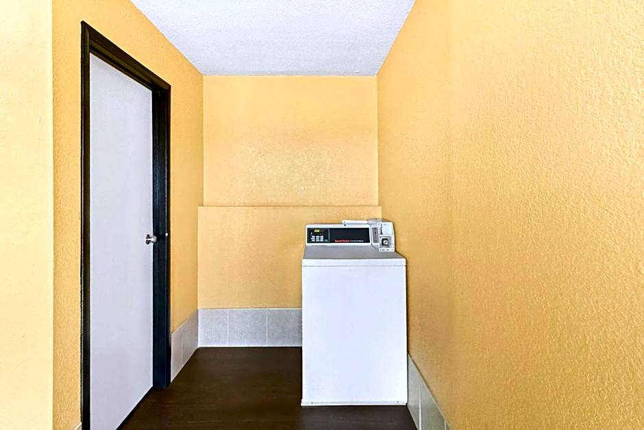 Super 8 by Wyndham Vandalia/Dayton International Airport