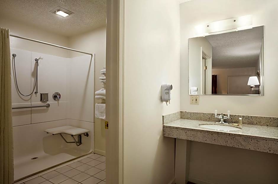 Super 8 by Wyndham Mifflinville Near Bloomsburg