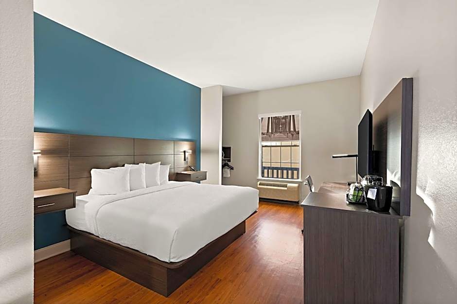 Photo 1 of 5 of 1 King Bed, Mobility Accessible, Roll in Shower