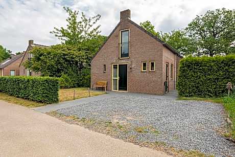 Het Huys Ewijk mooi luxe en een laadpaal
