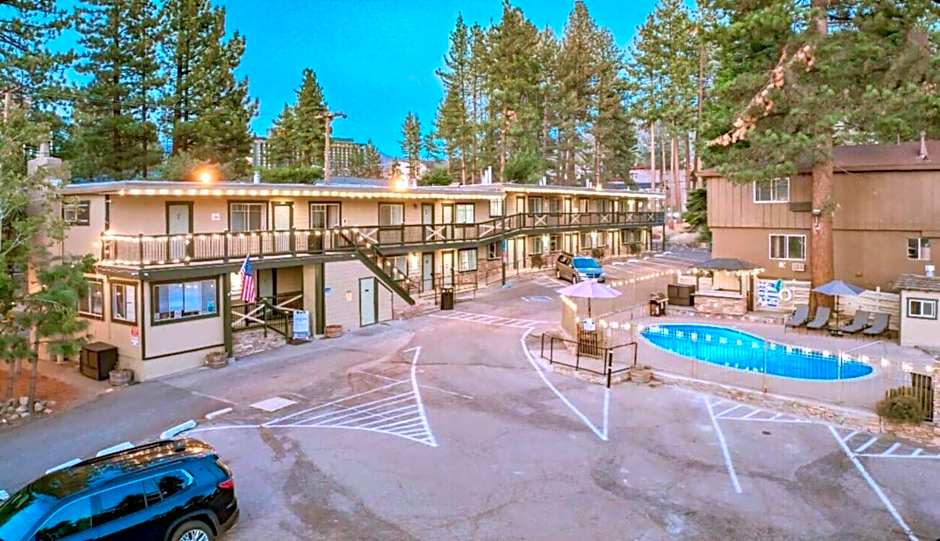 Moose and Maple Lodge
