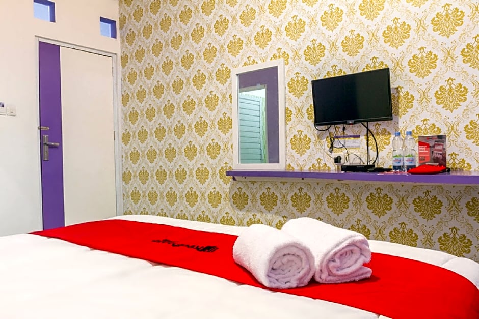 RedDoorz Plus @ Tuparev Cirebon 2.