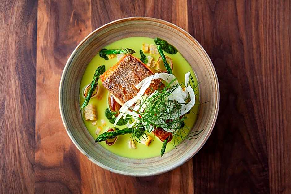 Delta Hotels by Marriott Victoria Ocean Pointe Resort