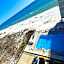 COUPLES GETAWAY, HONEYMOON SWEET, Perfectly Cozy Beach Front Condo with kitchen, pool, free parking,CHECK-IN AT DOOR