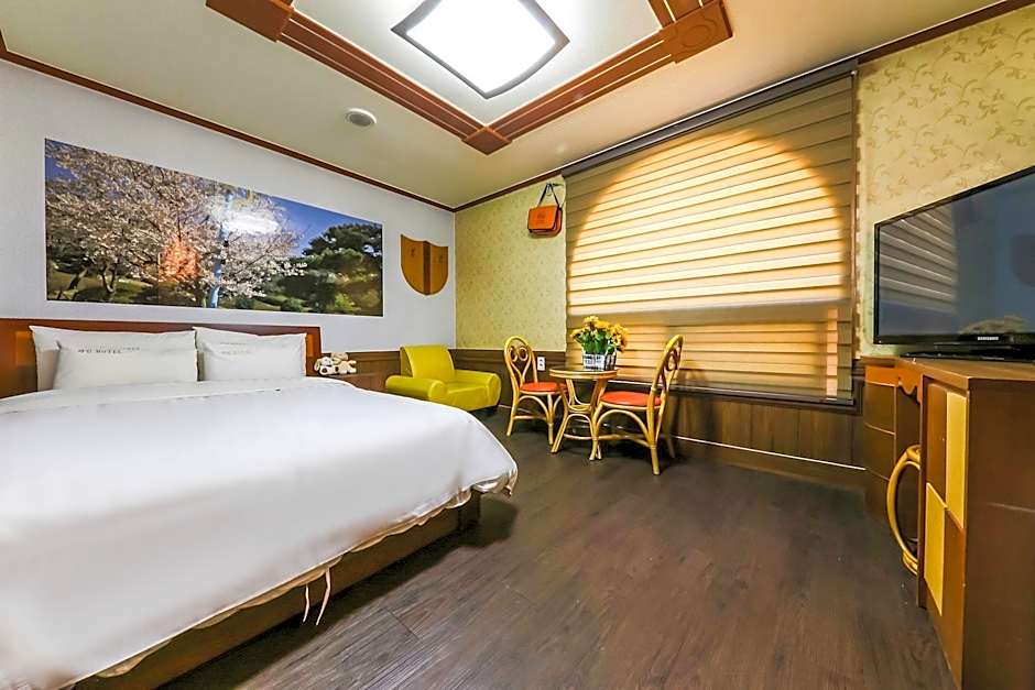 Pine Motel