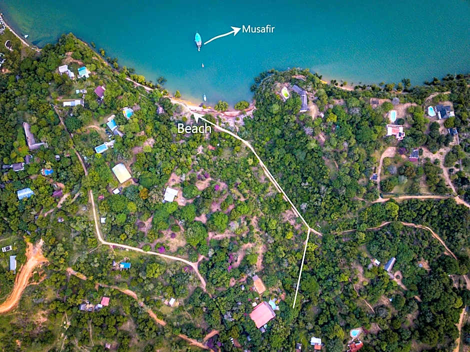 Distant Relatives Ecolodge & Backpackers