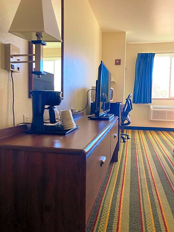 Super 8 by Wyndham Windsor