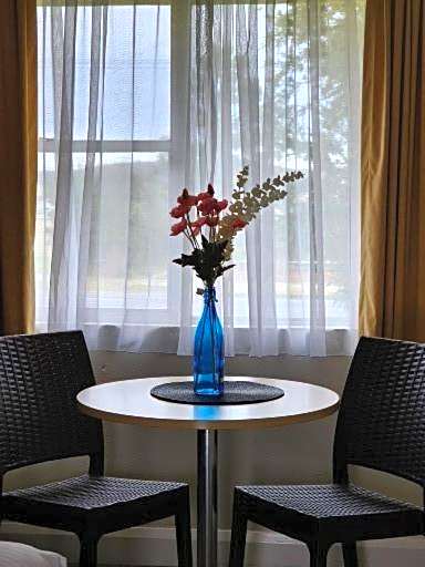 Country Gardens Motel