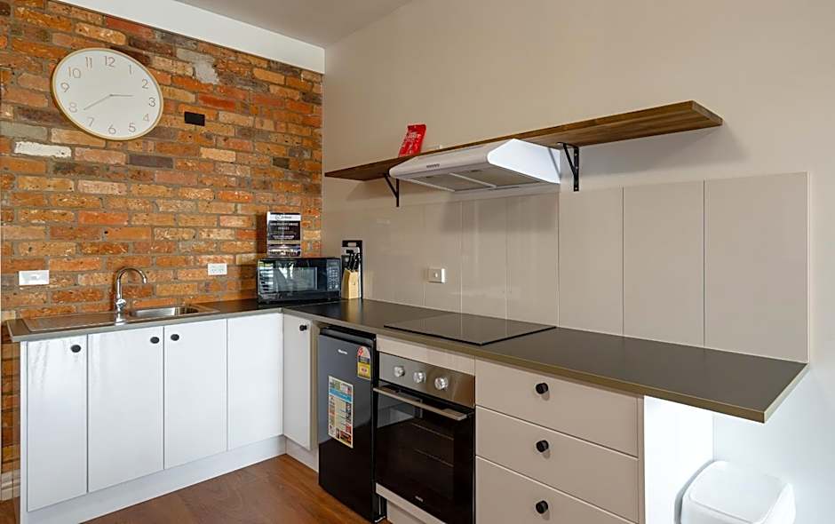 Waves Motel and Apartments formerly Comfort Inn International