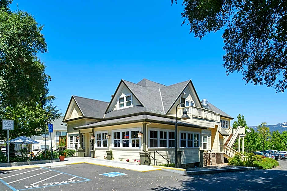 Geyserville Inn