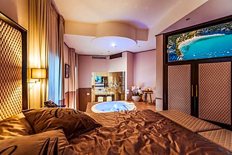 Queen Suite with Spa Bath