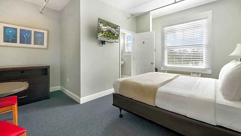 Crystal Bay Historic Hotel