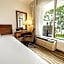 Irazu Hotel & Studios