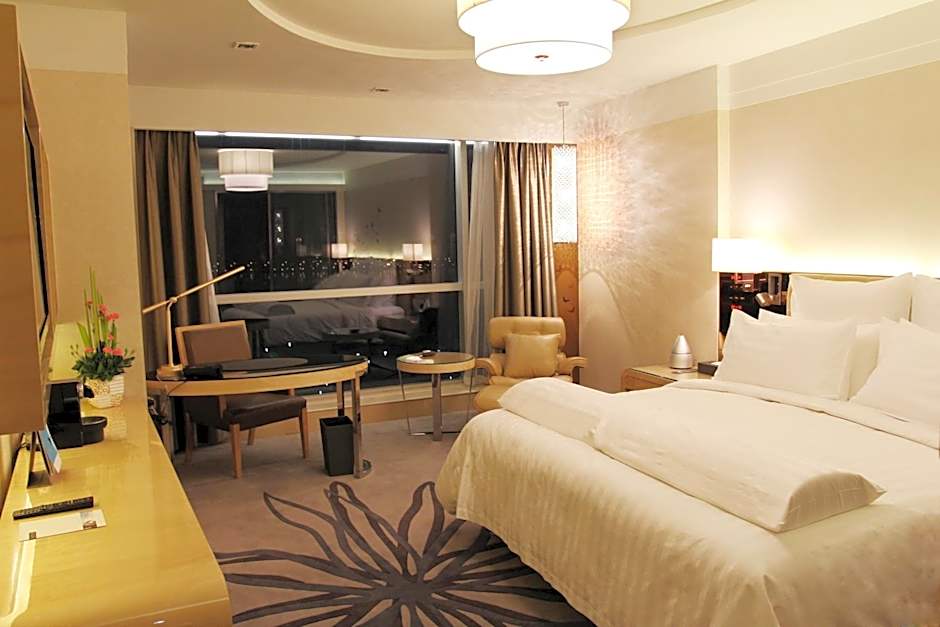 Photo 1 of 10 of Superior 1 King Bed