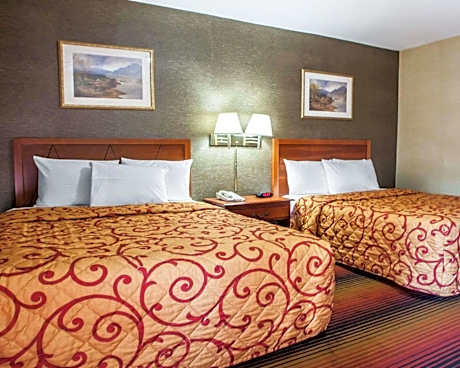 Queen Room with Two Queen Beds - Smoking