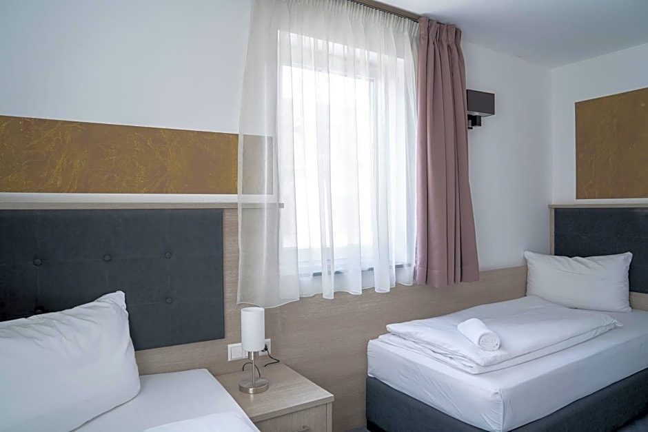 Alpha & Omega Hotel