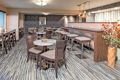 King Room with Club Lounge Access - Hearing Accessible/High Floor