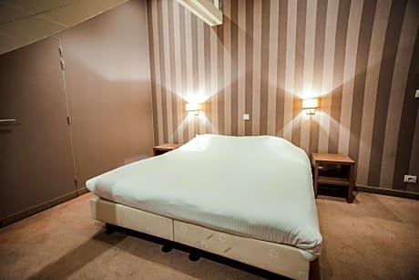 Small Comfort Room