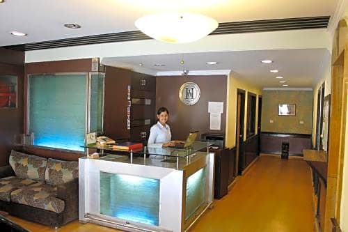 Capital O 2382 Hotel White House Continental