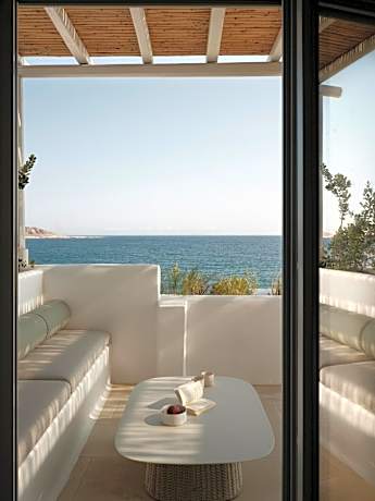 Akria Seaside Suites