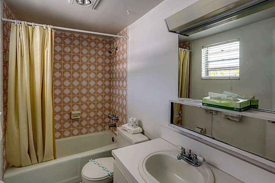 Richard's Motel Studios