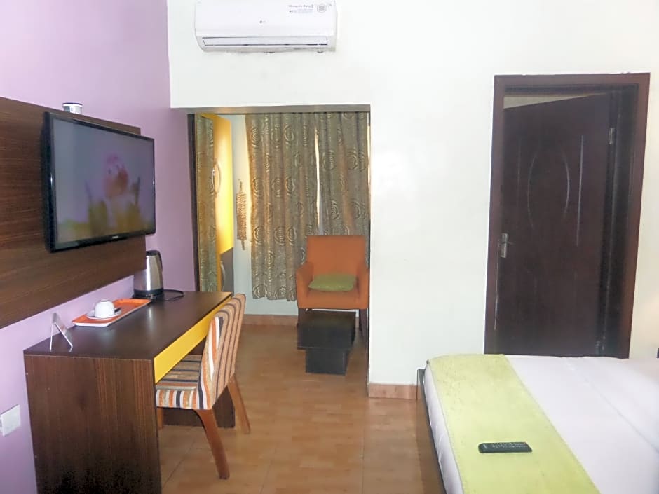 Downtown Royal Hotel GRA