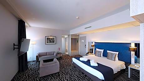Junior Suite with Spa Bath