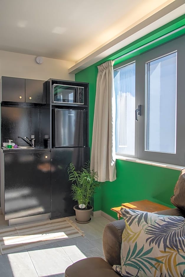 CHROMA Lodge Pikermi