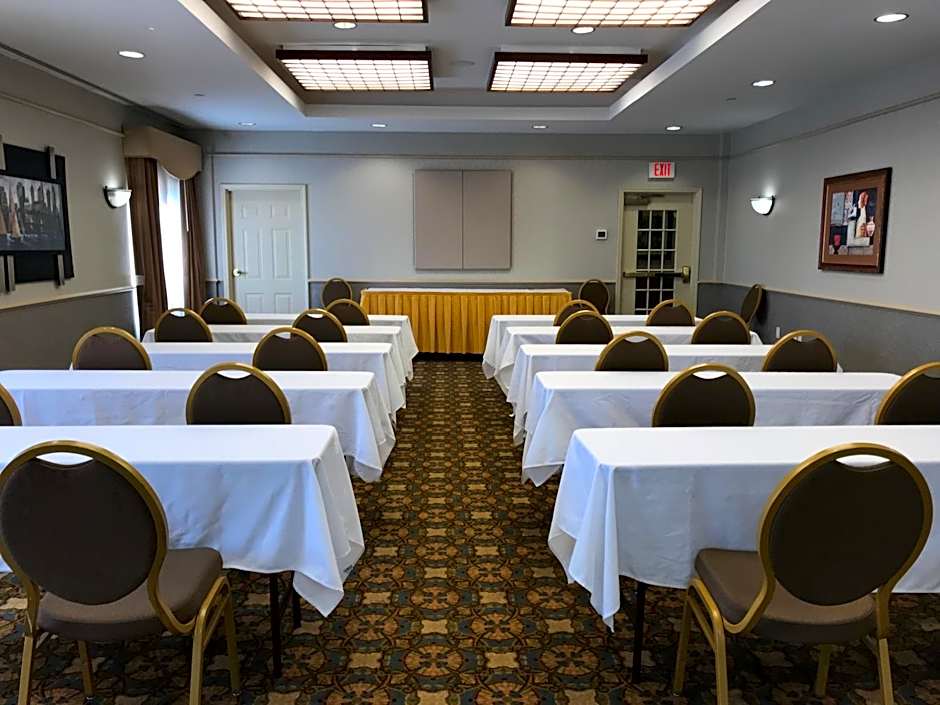 La Quinta Inn & Suites by Wyndham Islip Macarthur Airport