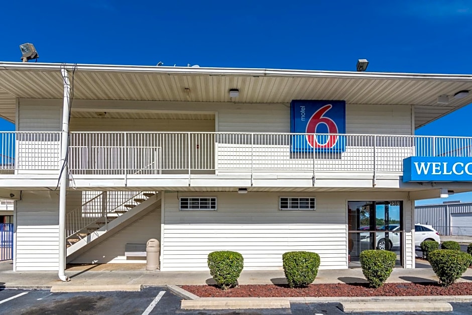 Motel 6-Lumberton, NC