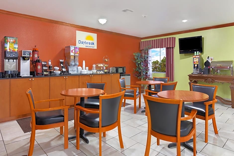 Days Inn by Wyndham Lumberton