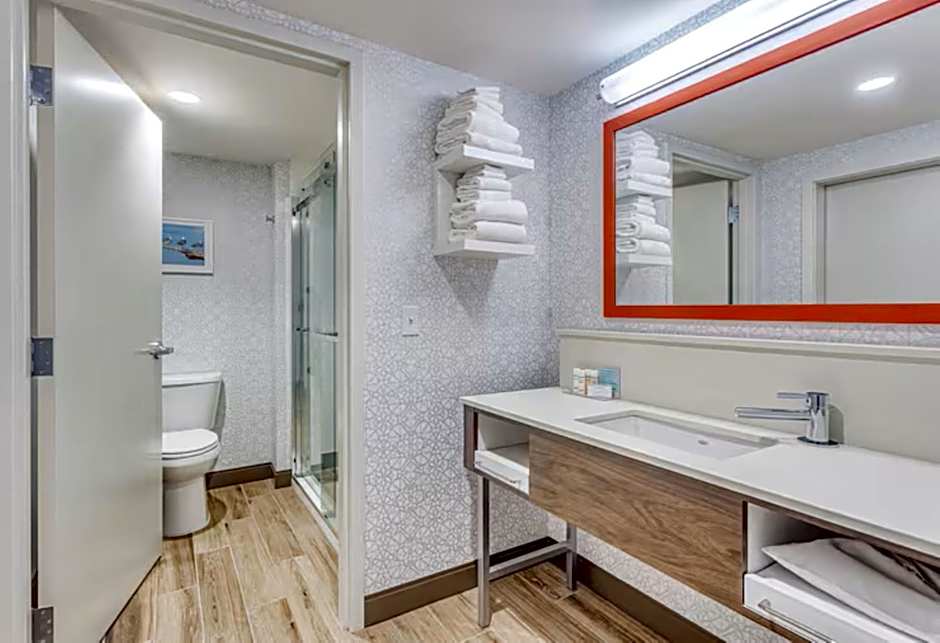Hampton Inn By Hilton & Suites Kittery