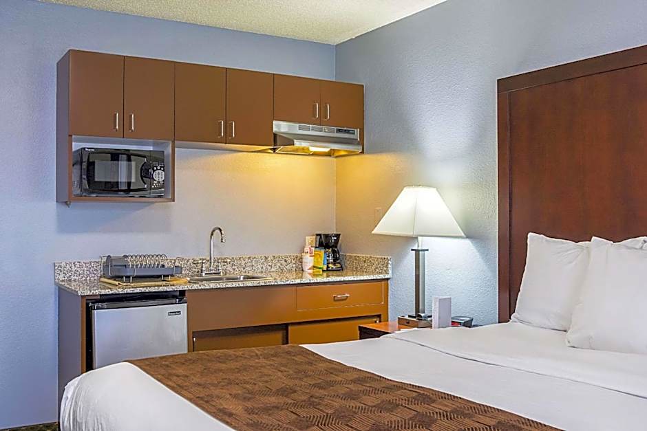 Quality Inn & Suites Clackamas - Portland