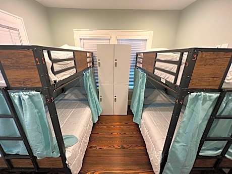 Bunk Bed in Mixed Dormitory Room