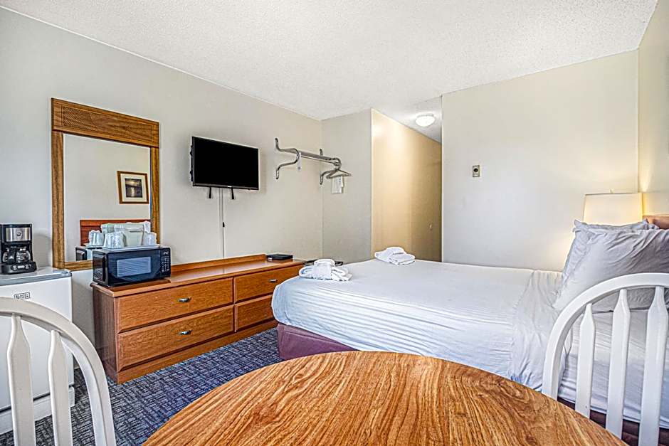 Ludington Pier House