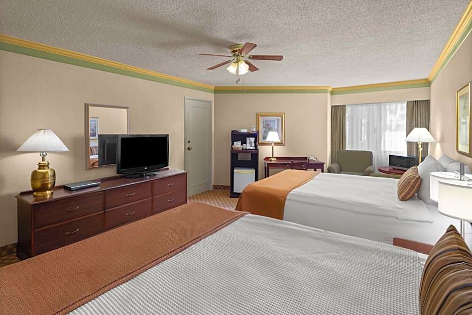 Royal Scot Hotel & Suites, Trademark Collection by Wyndham