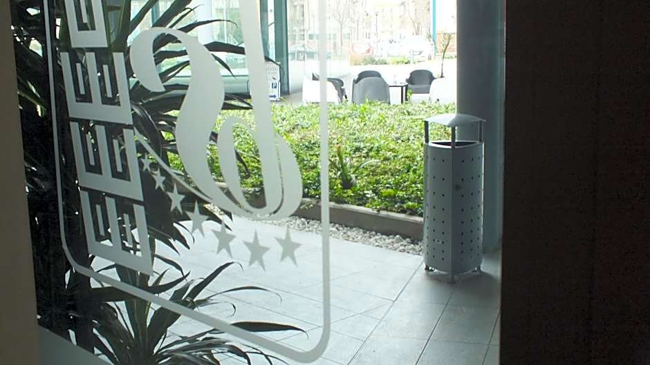 Blue Shades Hotel