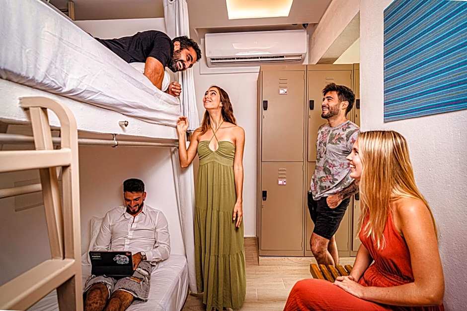 Nomads Party Hotel & Hostel